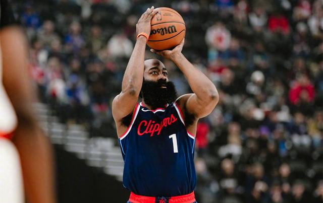 开云体育-哈登连续十二场比赛得分超过重要助攻，TL不断突破！