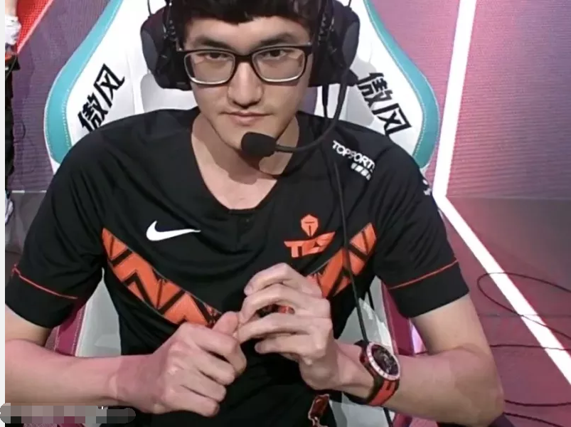 开云- 大比分获胜首场状态出色，C9观众沸腾！，Karsa重返赛场观众掌声雷动